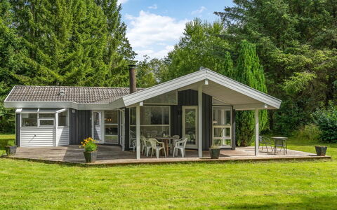 Thorsmod - 2.6Km from the Sea: Flooring, Verdieping, Plafond, Interieur Ontwerp, Countertop, Keuken, Cabinetry, Kamer, Major Appliance, Lichte Inrichting