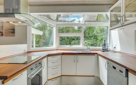 Thorsmod - 2.6Km from the Sea: Flooring, Verdieping, Plafond, Interieur Ontwerp, Countertop, Keuken, Cabinetry, Kamer, Major Appliance, Lichte Inrichting