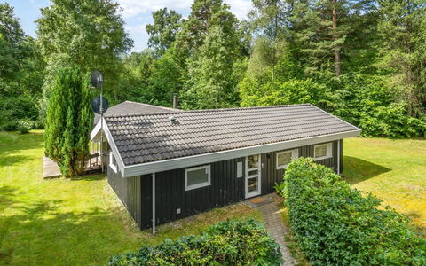 Thorsmod - 2.6Km from the Sea: Flooring, Verdieping, Plafond, Interieur Ontwerp, Countertop, Keuken, Cabinetry, Kamer, Major Appliance, Lichte Inrichting