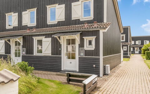 Milly - 150M to the Fjord: Meubilair, Interieur Ontwerp, Flooring, Verdieping, Plafond, Kamer, Stoel, Tafel, Appartement, Keuken En Eettafel