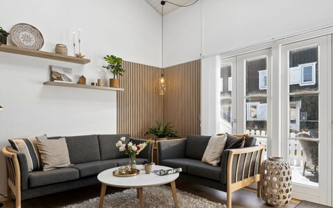 Milly - 150M to the Fjord: Meubilair, Interieur Ontwerp, Flooring, Verdieping, Plafond, Kamer, Stoel, Tafel, Appartement, Keuken En Eettafel