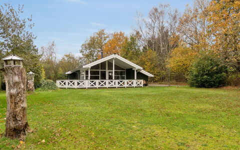 Ananda - 900M from the Sea: Blauw, Struik, Verblijf, Groundcover, Tuin, Landgoed, Schaduw, Landscaping, Boerderij, Eco Hotel