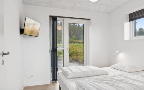 Ann - 1.3Km from the Sea: Muur, Hout, Plafond, Interieur Ontwerp, Slaapkamer, Huis, Bed, Kamer, Appartement, Bed Frame