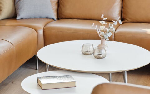 Ann - 1.3Km from the Sea: Woonkamer, Houten Vloer