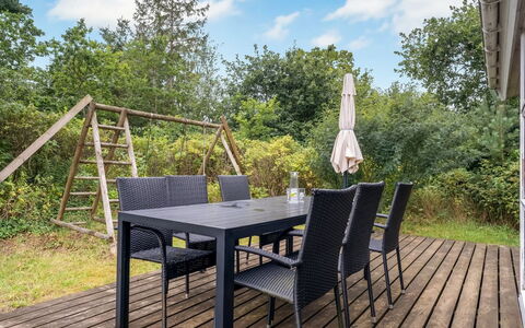Unto - 100M from the Sea: Meubilair, Interieur Ontwerp, Flooring, Verdieping, Plafond, Kamer, Stoel, Tafel, Appartement, Keuken En Eettafel