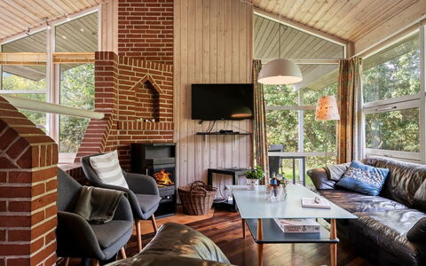 Unto - 100M from the Sea: Interieur Ontwerp, Hout, Meubilair, Bankstel, Woonkamer, Plafond, Huis, Flooring, Kamer