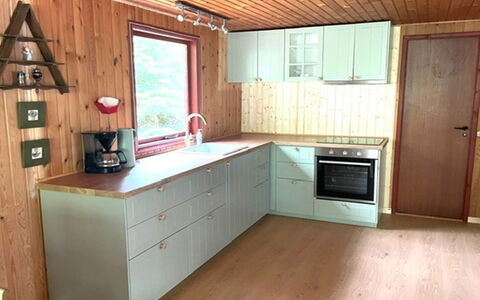 Friis - 100M from the Sea: Flooring, Hout, Keuken, Verdieping, Countertop, Houten Vloer, Meubilair, Interieur Ontwerp, Cabinetry, Toestel Van De Keuken