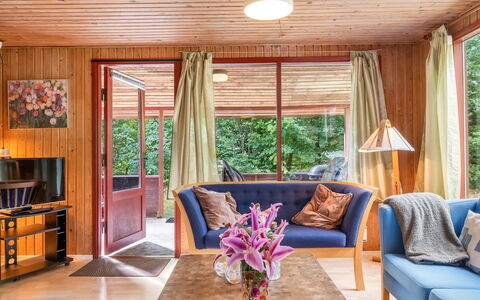 Friis - 100M from the Sea: Meubilair, Interieur Ontwerp, Flooring, Hout, Bankstel, Verdieping, Plafond, Kamer, Woonkamer, Verlichting