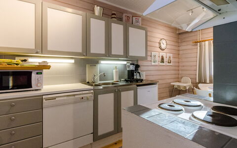 Kulta-Käkönen 17 by Bomba: Bed, Meubilair, Slaapkamer, Interieur Ontwerp, Bedding, Laken, Flooring, Hout, Verdieping, Kamer