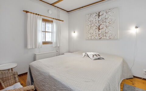 Kulta-Käkönen 17 by Bomba: Bed, Meubilair, Slaapkamer, Interieur Ontwerp, Bedding, Laken, Flooring, Hout, Verdieping, Kamer