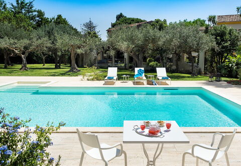 Casa Fiore - Salemi, Sicilia: Water, Fabriek, Meubilair, Eigendom, Zwembad, Lucht, Groen, Azure, Rechthoek, Boom
