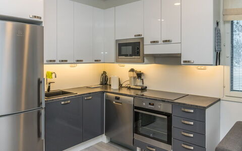 Villa Maria: Toestel Van De Keuken, Keuken, Countertop, Cabinetry, Major Appliance, Meubilair, Interieur Ontwerp, Flooring, Hout, Fornuis