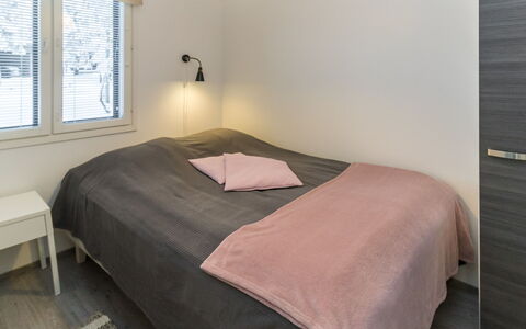 Villa Maria: Bed, Slaapkamer, Interieur Ontwerp, Meubilair, Muur, Verdieping, Laken, Bedding, Flooring, Hout