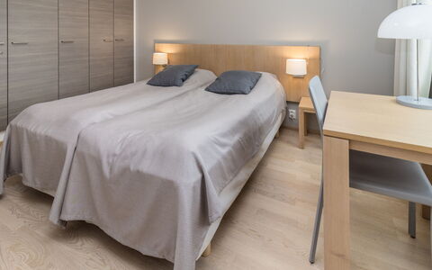 Rukachalet 2407: Flooring, Verdieping, Interieur Ontwerp, Meubilair, Hout, Bed, Houten Vloer, Slaapkamer, Kamer, Plafond