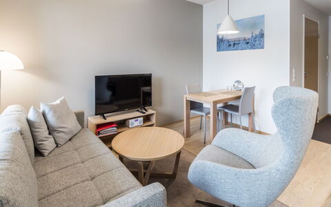 Rukachalet 2407: Meubilair, Interieur Ontwerp, Flooring, Verdieping, Hout, Plafond, Kamer, Woonkamer, Verlichting, Bankstel