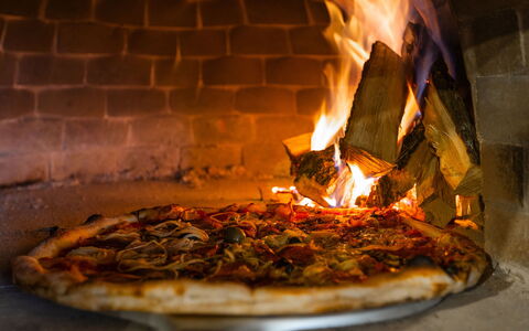 Villa Škavre: Voedsel, Ingrediënt, Hout, Warmte, Gas, Tinten En Schaduwen, Fireplace