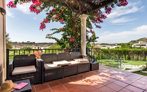 Amendoeiras V6 - Vip Properties: Lucht, Fabriek, Eigendom, Wolk, Bloem, Natuur, Schaduw, Gebouw, Buitenmeubels, Boom