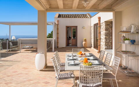 Mirabilia - Tangi, Sicilia: Eigendom, Meubilair, Lucht, Gebouw, Hout, Tafel, Stoel, Interieur Ontwerp, Architectuur, Schaduw