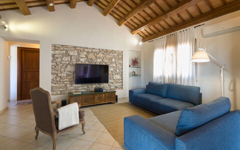 Mirabilia - Tangi, Sicilia: Meubilair, Eigendom, Bankstel, Comfort, Gebouw, Hout, Woonkamer, Interieur Ontwerp, Tafel, Flooring
