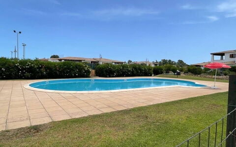 Luisa Apartment In Budoni, Shared Pool: Water, Lucht, Fabriek, Zwembad, Wolk, Gebouw, Schaduw, Rechthoek, Gras, Boom