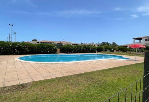 Luisa Apartment In Budoni, Shared Pool: Water, Lucht, Fabriek, Zwembad, Wolk, Gebouw, Schaduw, Rechthoek, Gras, Boom