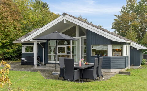 Thorke - 200M from the Sea: Dak, Huis, Huis, Verblijf, Siding, Landgoed, Oprit, Garden Gebouwen, Werf, Schuur