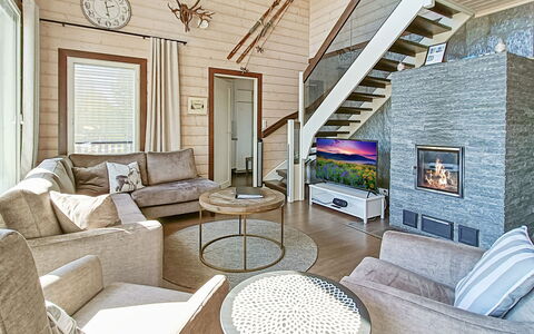 Rantatähti: Hout, Interieur Ontwerp, Plafond, Flooring, Huis, Meubilair, Woonkamer, Verdieping, Bankstel, Kamer