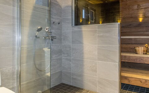 Rantatähti: Flooring, Verdieping, Interieur Ontwerp, Badkamer, Loodgieterswerkinrichting, Tegel, Plafond, Samengesteld Materiaal, Douchekop, Loodgieter