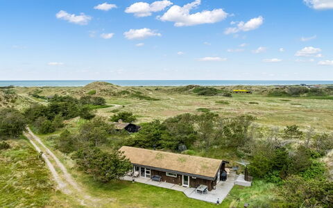 Lagho - 500M from the Sea: Plafond, Flooring, Interieur Ontwerp, Verdieping, Samengesteld Materiaal, Meubilair, Toevlucht, Hotel, Ontwerp, Daylighting