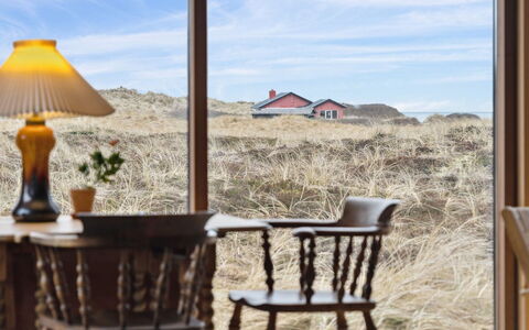 Gidske - 300M from the Sea: Meubilair, Interieur Ontwerp, Stoel, Flooring, Tafel, Toevlucht, Verdieping, Plafond, Kamer, Eco Hotel