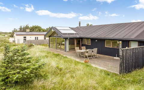 Gidske - 300M from the Sea: Hout, Flooring, Interieur Ontwerp, Verdieping, Meubilair, Houten Vloer, Kamer, Plafond, Beits, Hardwood