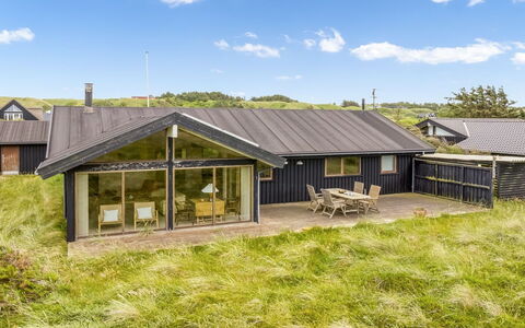 Gidske - 300M from the Sea: Hout, Flooring, Interieur Ontwerp, Verdieping, Meubilair, Houten Vloer, Kamer, Plafond, Beits, Hardwood