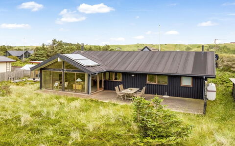 Gidske - 300M from the Sea: Hout, Flooring, Interieur Ontwerp, Verdieping, Meubilair, Houten Vloer, Kamer, Plafond, Beits, Hardwood