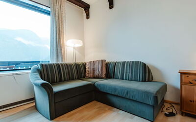 Landhaus St. Georg 550.7: Meubilair, Comfort, Gebouw, Azure, Hout, Bankstel, Interieur Ontwerp, Woonkamer, Verdieping, Flooring