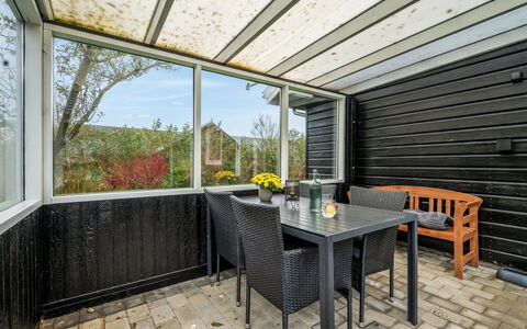 Ensio - 300M to the Fjord: Meubilair, Interieur Ontwerp, Flooring, Verdieping, Plafond, Kamer, Stoel, Tafel, Appartement, Keuken En Eettafel