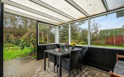 Ensio - 300M to the Fjord: Meubilair, Interieur Ontwerp, Flooring, Verdieping, Plafond, Kamer, Stoel, Tafel, Appartement, Keuken En Eettafel