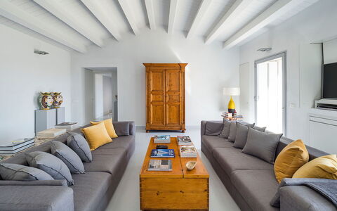 Villa Carmelita - Ragusa, Sicilia: Tafel, Fotolijst, Bankstel, Eigendom, Meubilair, Gebouw, Comfort, Slaapbank, Woonkamer, Oranje