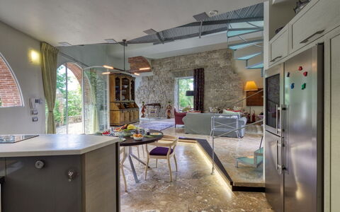 Villa Maestosa - Camaiore, Toscana: Meubilair, Cabinetry, Tafel, Bankstel, Interieur Ontwerp, Countertop, Keuken, Flooring, Verdieping, Hout