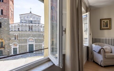 Lucca Old Town Apartment - Lucca, Toscana: Muur, Appartement, Balkon, Daylighting