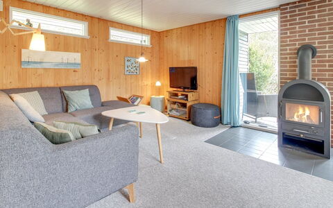 Sonia - 3Km from the Sea: Dak, Huis, Huis, Verblijf, Deur, Siding, Dek, Veranda, Plank, Hardwood