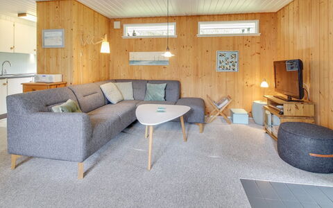 Sonia - 3Km from the Sea: Dak, Huis, Huis, Verblijf, Deur, Siding, Dek, Veranda, Plank, Hardwood