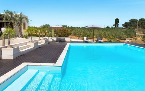 Casa Cortese - Noto, Sicilia: Water, Fabriek, Lucht, Zwembad, Azure, Boom, Schaduw, Vrije Tijd, Gras, Buitenmeubels