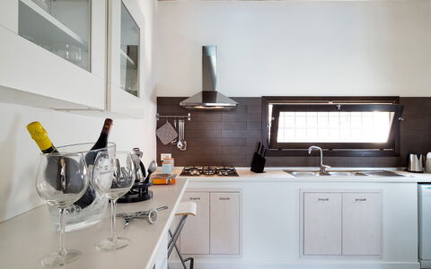 Casa Cortese - Noto, Sicilia: Gootsteen, Cabinetry, Eigendom, Kraan, Countertop, Wastafel, Keuken, Fornuis, Toestel Van De Keuken, Interieur Ontwerp