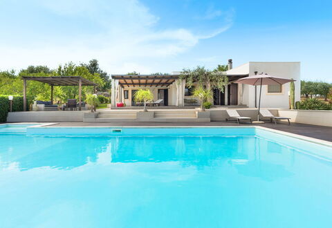 Casa Cortese - Noto, Sicilia: Water, Lucht, Fabriek, Eigendom, Wolk, Zwembad, Azure, Boom, Vrije Tijd, Schaduw