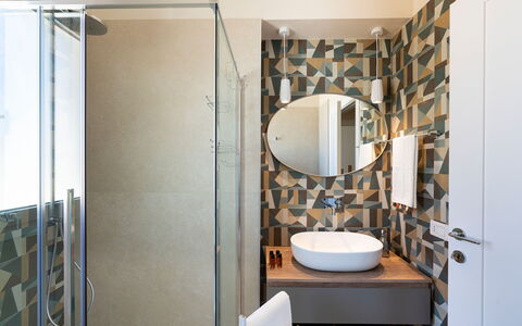 Villa Argento - Rosolini, Sicilia: Spiegel, Eigendom, Wastafel, Gebouw, Interieur Ontwerp, Hout, Badkamer, Wastafel In De Badkamer, Verdieping