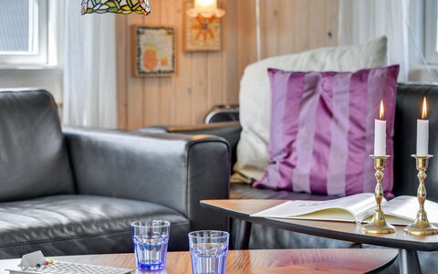 Heilo - from the Sea: Meubilair, Interieur Ontwerp, Bankstel, Flooring, Woonkamer, Tafel, Verlichting, Huis, Verdieping, Kamer