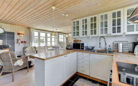 Heilo - from the Sea: Keuken, Hout, Meubilair, Flooring, Interieur Ontwerp, Countertop, Plafond, Cabinetry, Verdieping, Huis