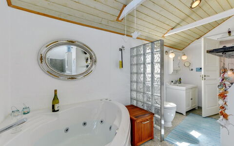 Heilo - from the Sea: Loodgieterswerkinrichting, Interieur Ontwerp, Plafond, Badkamer, Verlichting, Lichte Inrichting, Loodgieter, Flooring, Huis, Verdieping
