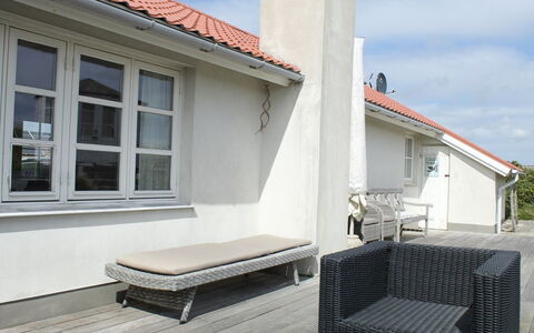 Heilo - from the Sea: Huis, Verdieping, Flooring, Samengesteld Materiaal, Appartement, Buitenmeubels, Schaduw, Daylighting, Balkon