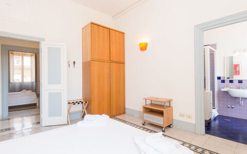 Angelico: Gebouw, Meubilair, Eigendom, Cabinetry, Comfort, Azure, Hout, Lade, Deur